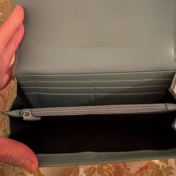 Yves Saint Laurent Mint Leather Wallet - Picture 5 of 16